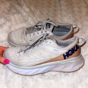 HOKAS—Arahi 4 Womens Running Shoes